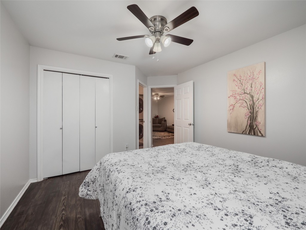 1740 Timber Ridge Road, Unit 132 Austin, TX 78741 - Photo 11 of 26 a bedroom with a bed and a painting on the wall