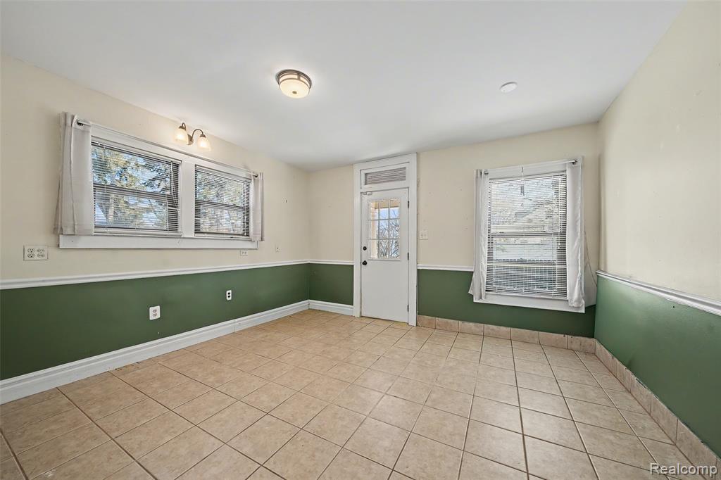 1119 East Maple Road Birmingham, MI 48009 - Photo 17 of 41 Gallery Image 17