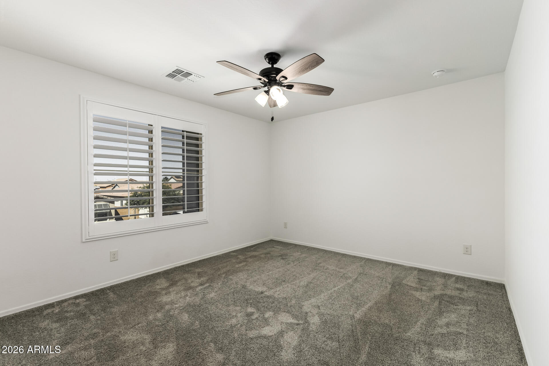 44157 West Palo Olmo Road Maricopa, AZ 85138 - Photo 23 of 34 an empty room with a window and a ceiling fan