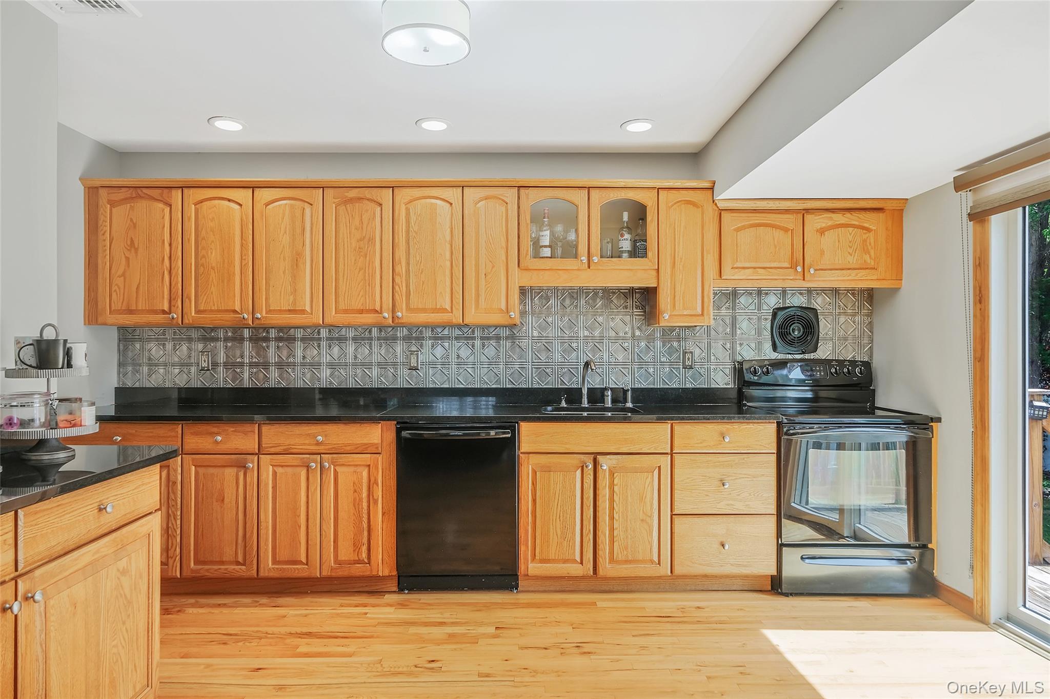 103 Stephen Road Bayport, NY 11705 - Photo 10 of 41