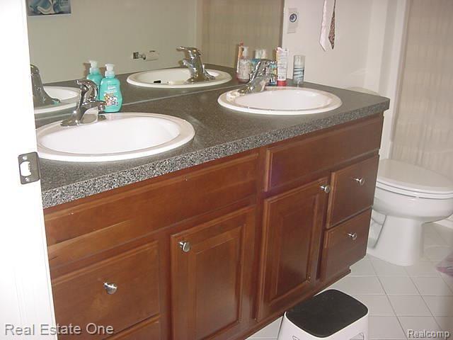 640 Windsong Drive Rochester, MI 48307 - Photo 20 of 22 Upper Bath