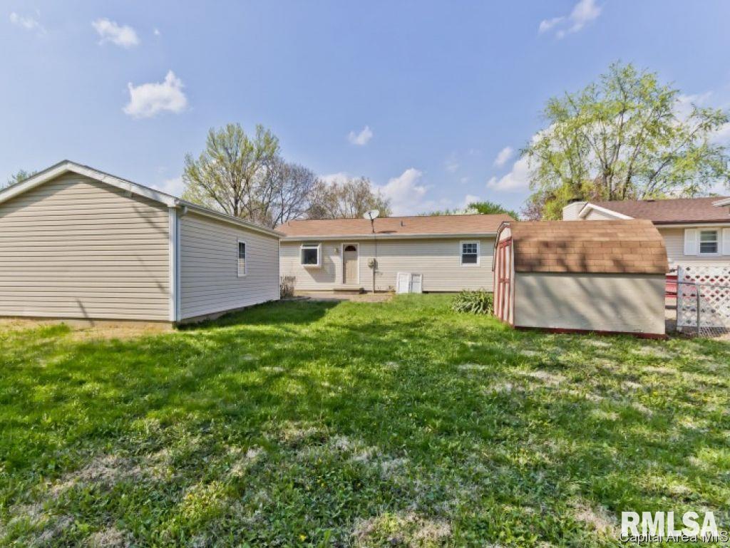 2928 Selkirk Road Springfield, IL 62702 - Photo 9 of 33