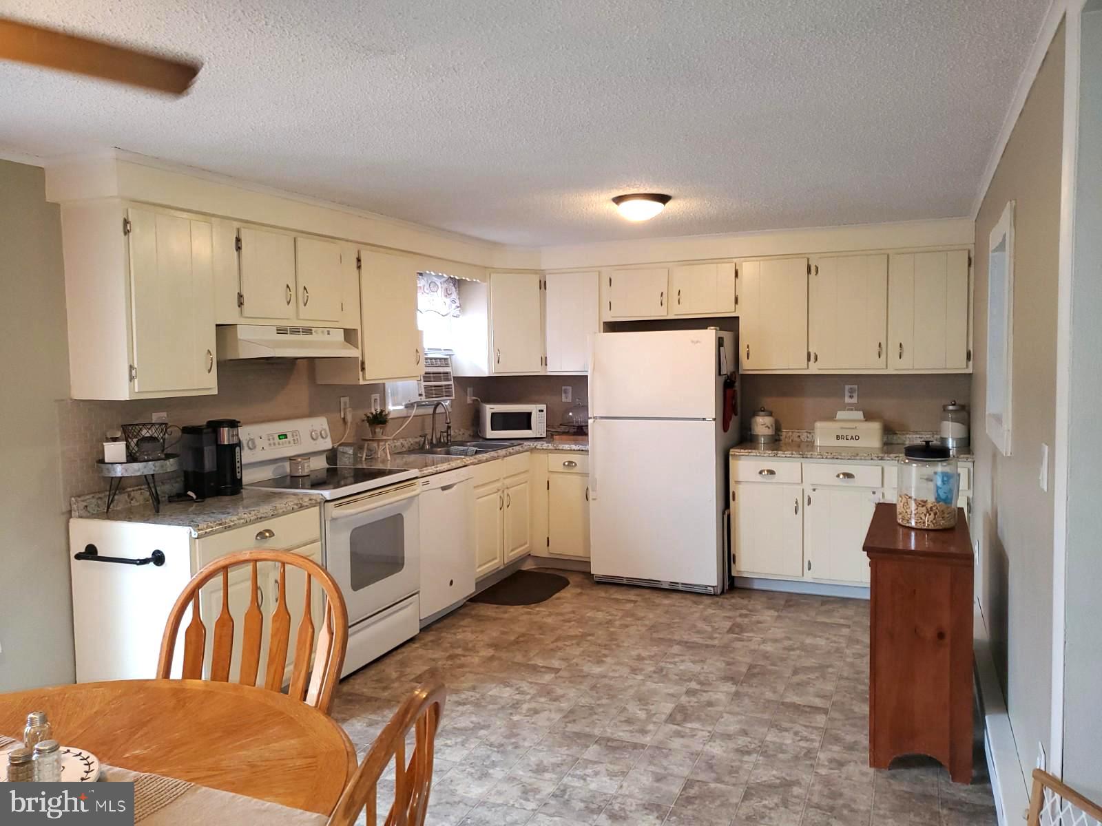 269 Walker School Road Townsend, DE 19734 - Photo 37 of 57 Eat in Country Kitchen