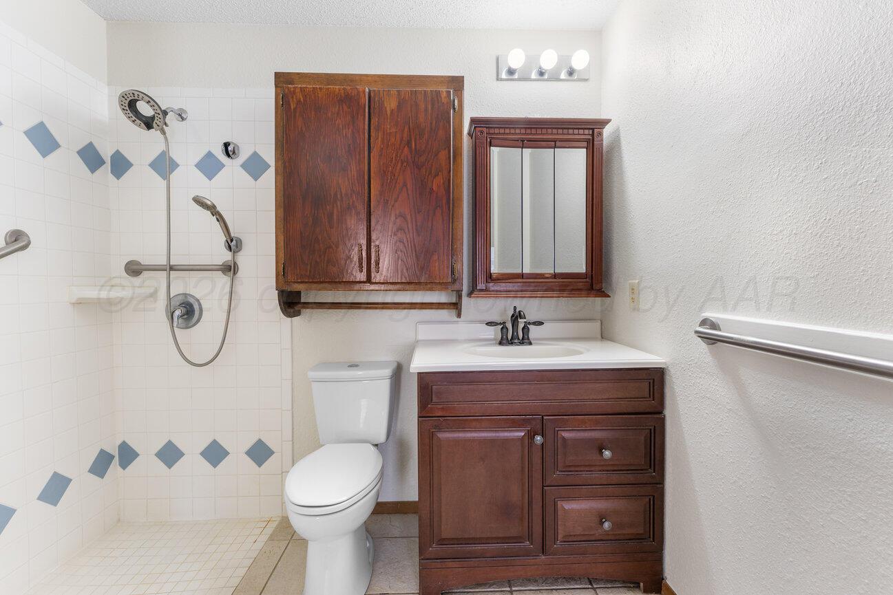 5201 South Milam Street Amarillo, TX 79110 - Photo 45 of 53 Primary Bath