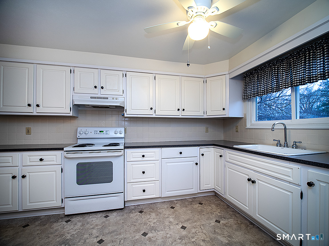 93 Centerbrook Road, Unit 93 Hamden, CT 06518 - Photo 4 of 32