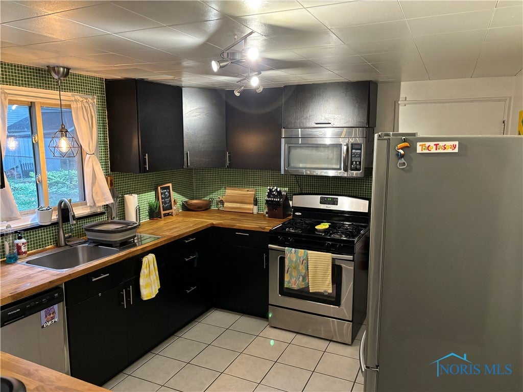 3437 Goddard Road Toledo, OH 43606 - Photo 11 of 38 Kitchen 1