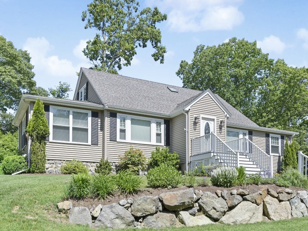 7 Christopher Road Waltham, MA 02451 - Photo 3 of 36