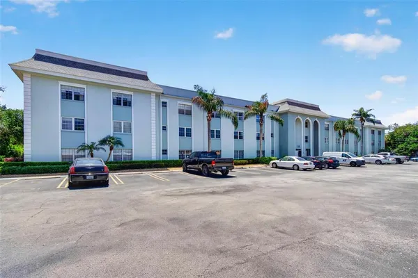 $249,500 | 701 Poinsettia Road, Unit 308, Belleair, FL 33756