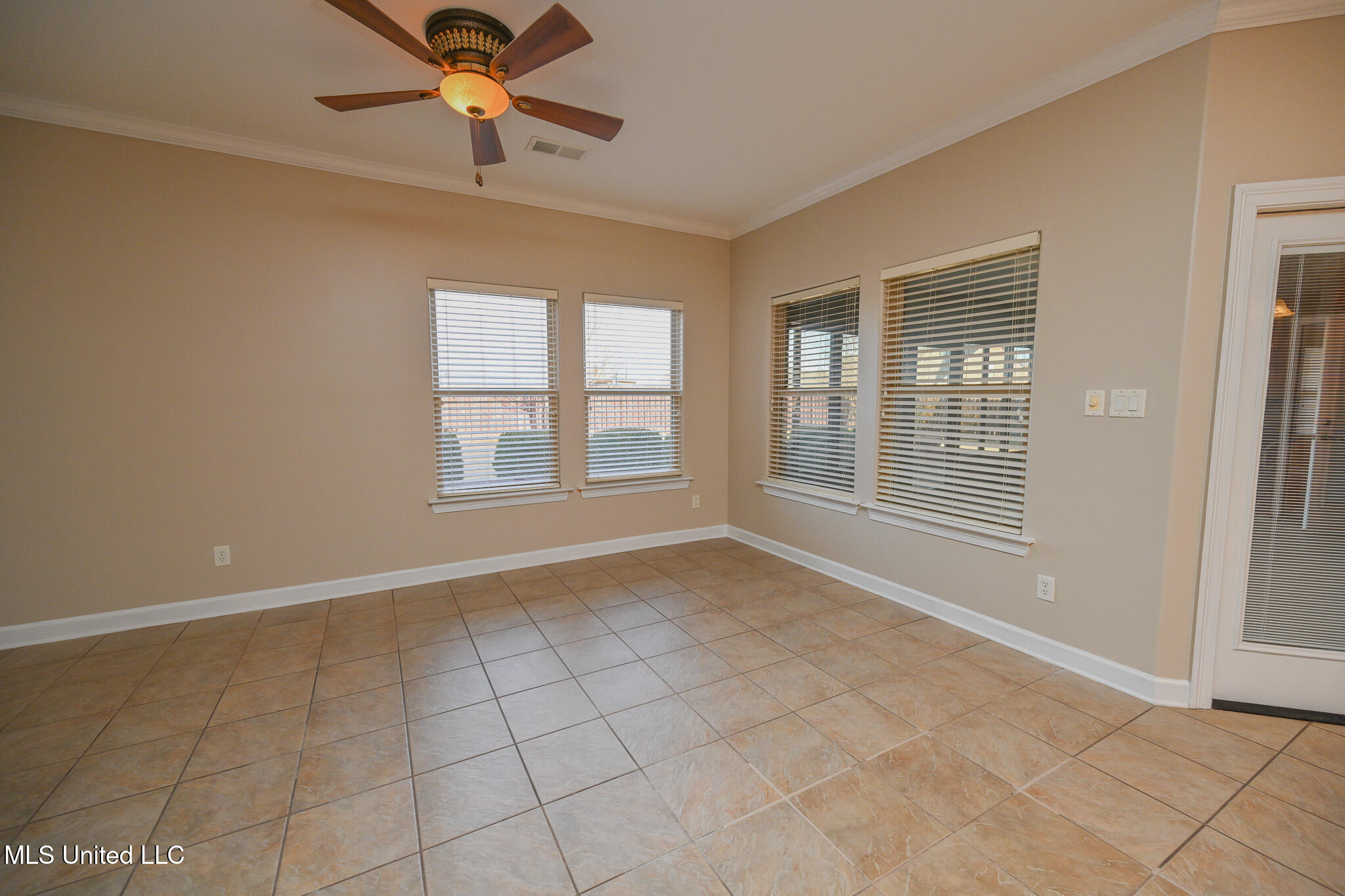 13294 Old Locke Road Olive Branch, MS 38654 - Photo 31 of 55 Hearth Room