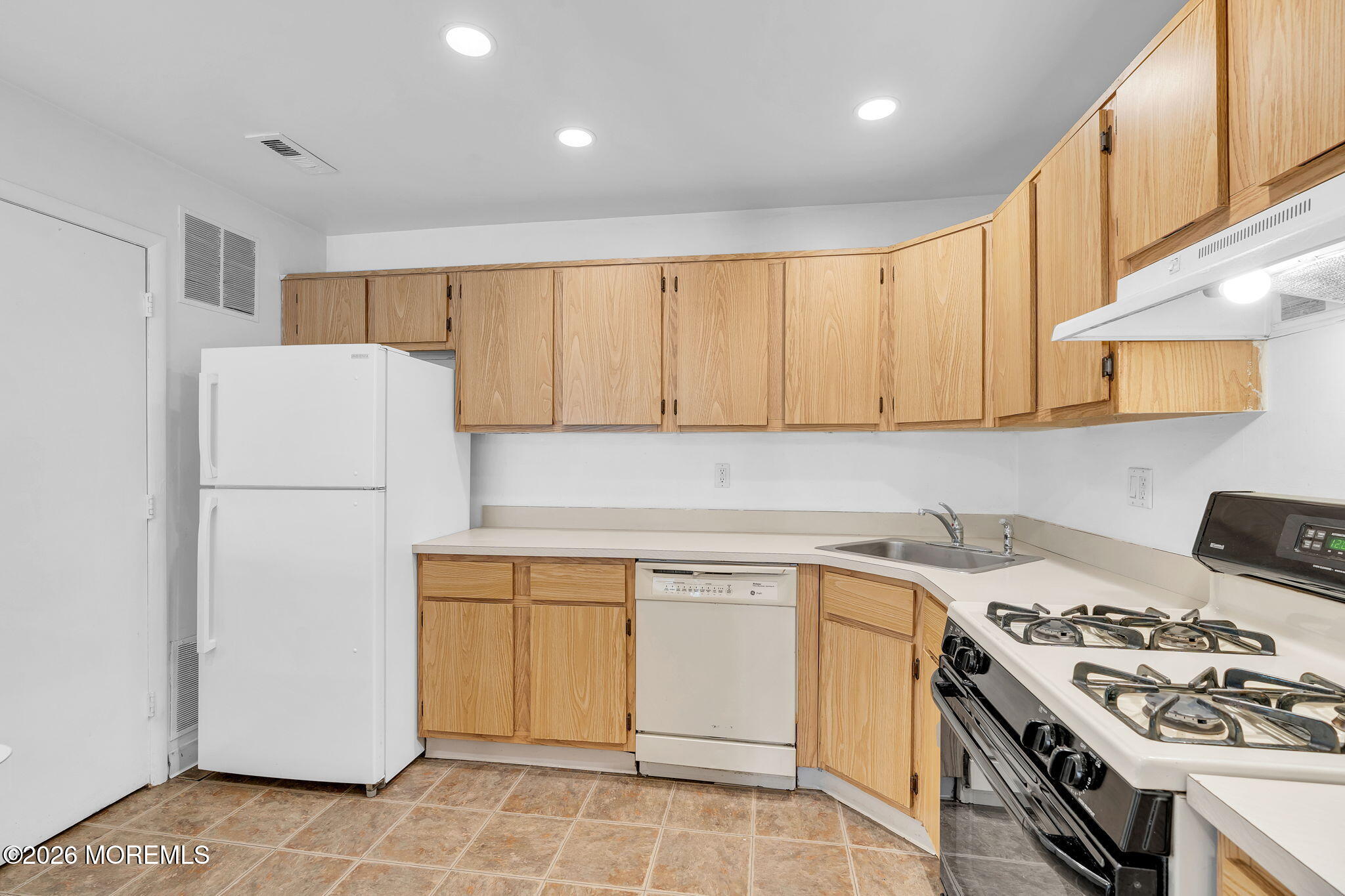 508 Harding Road, Unit 3 Freehold, NJ 07728 - Photo 6 of 16 14-web-or-mls-DSC00861