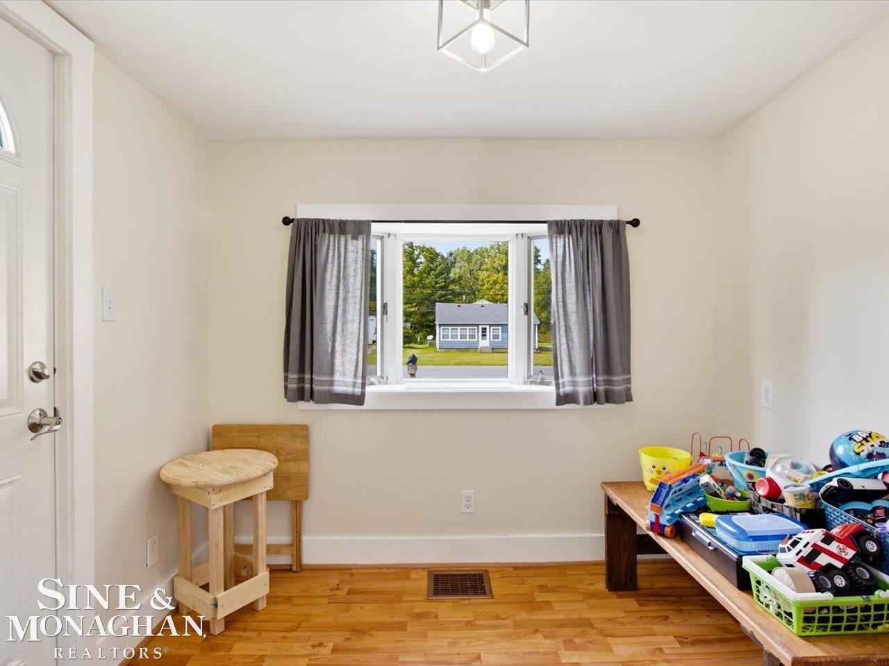 4887 Griswold Road Smiths Creek, MI 48074 - Photo 3 of 29 50218118-a256435d-d6ad-4b95-8568-fb5f06a2f3c7.JPG