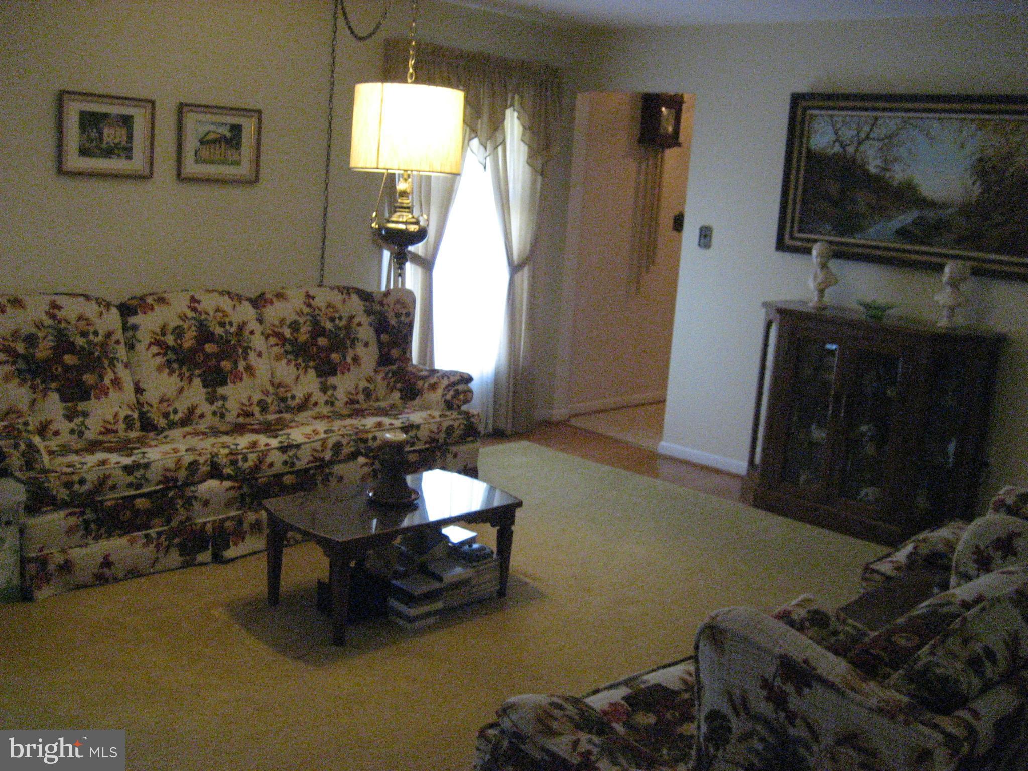 7712 Ontario Road Gainesville, VA 20155 - Photo 11 of 30 Living Room