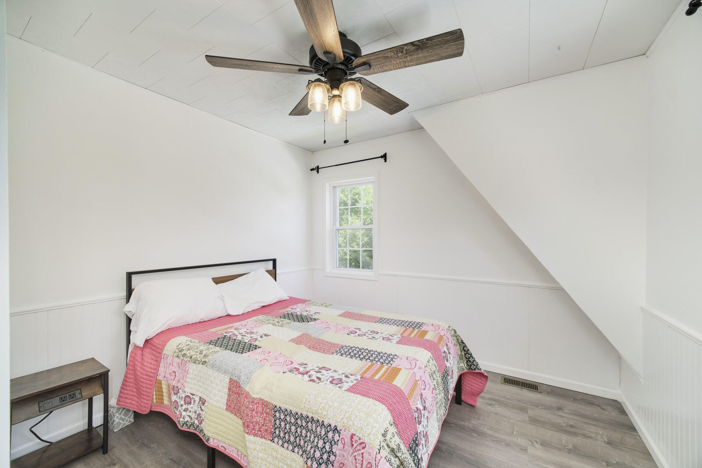 2631 Lakeshore Road Manistee, MI 49660 - Photo 27 of 50 Bedroom 3