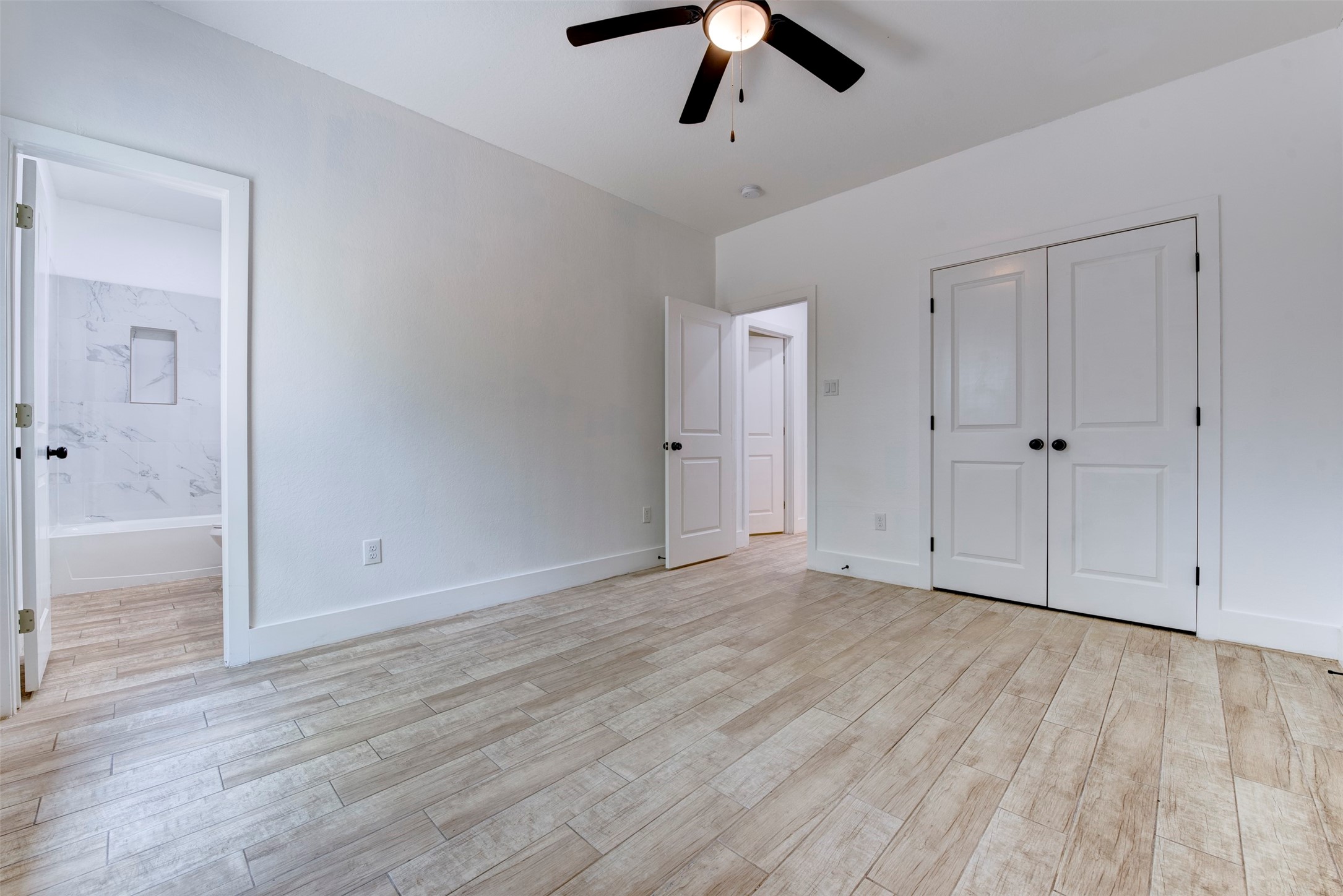 5121 Southwind Street, Unit B Houston, TX 77033 - Photo 22 of 24 wooden floor in an empty room