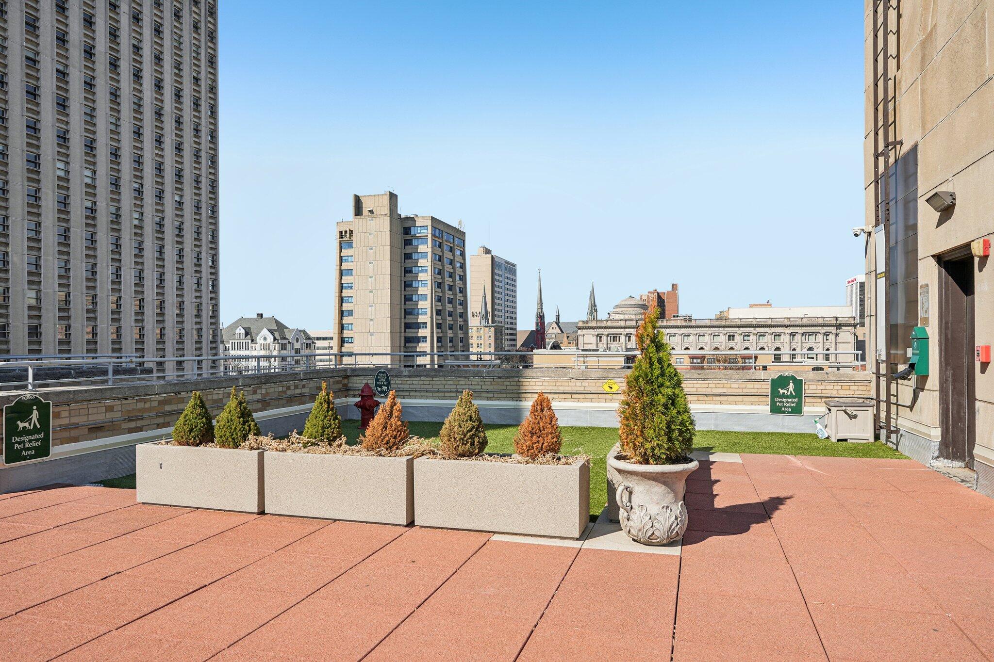 606 West Wisconsin Avenue, Unit 309 Milwaukee, WI 53203 - Photo 30 of 42 Rooftop