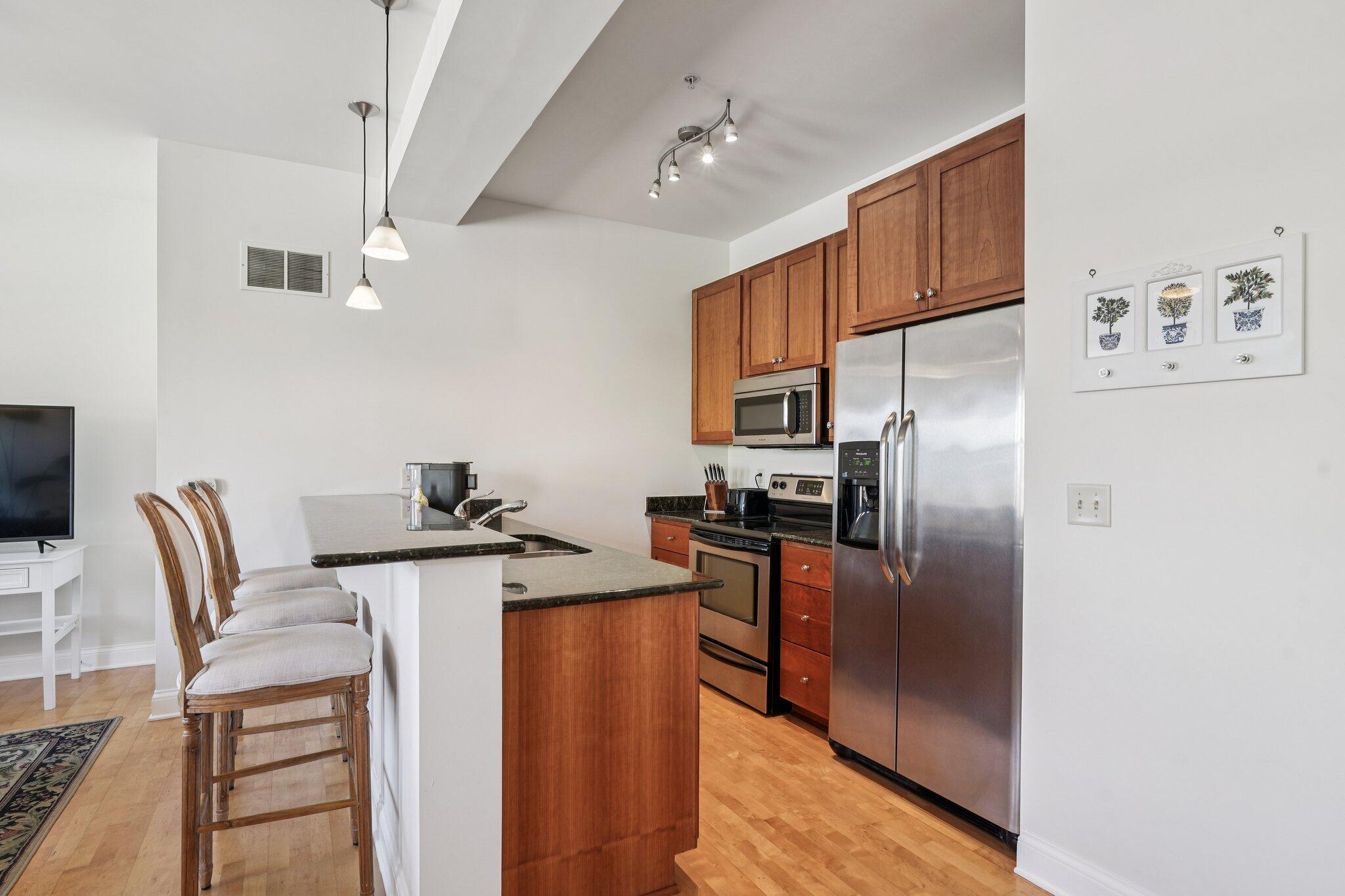 606 West Wisconsin Avenue, Unit 309 Milwaukee, WI 53203 - Photo 9 of 42 Stainless Steel Appliances