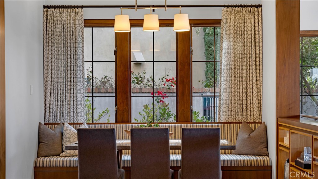 2 Thomas Road Ladera Ranch, CA 92694 - Photo 48 of 69 A close up of the breakfast nook.