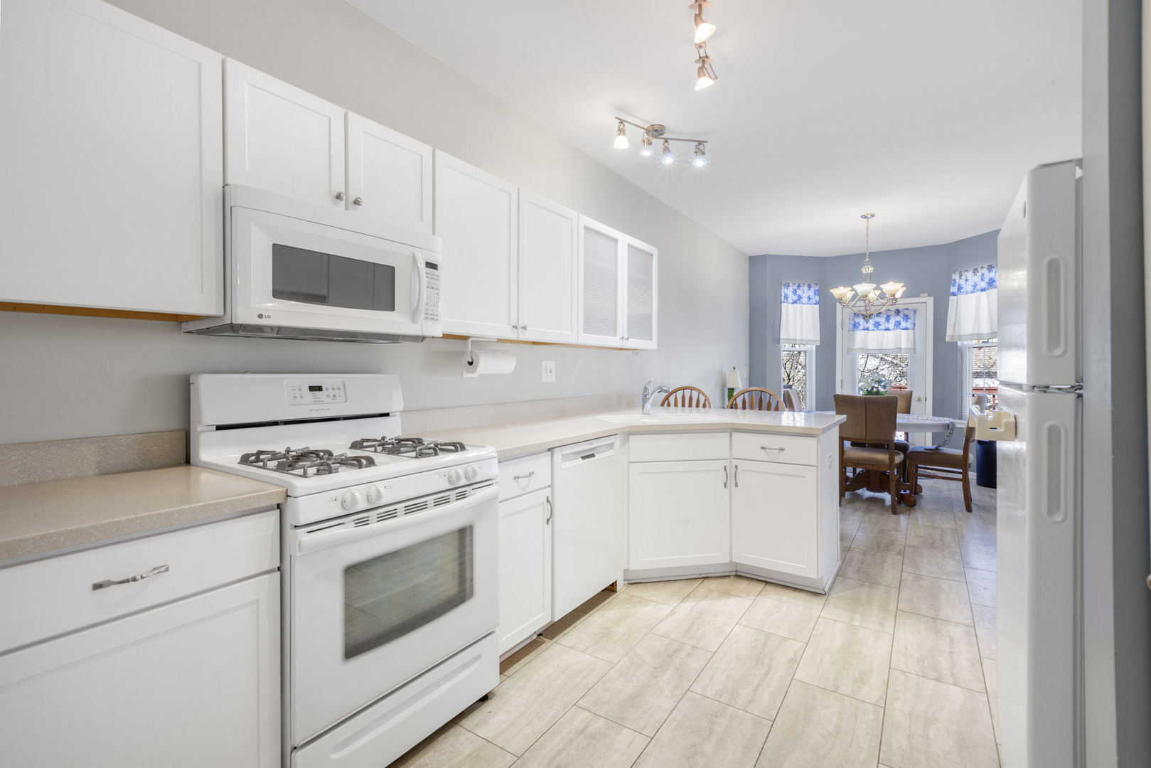 316 Haber Road Cary, IL 60013 - Photo 5 of 22