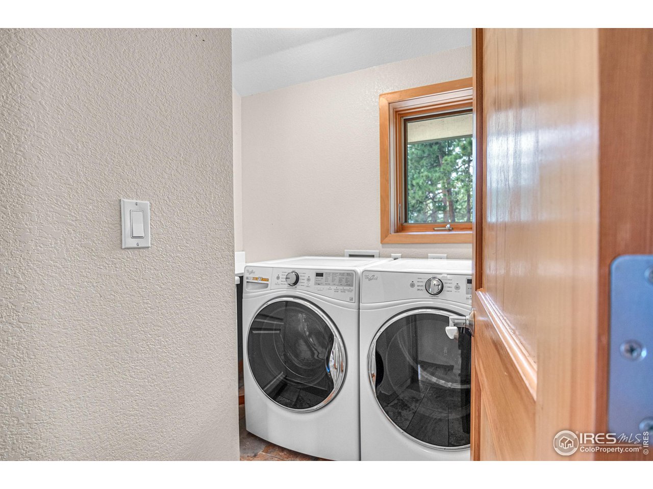 1107 Mountain Pines Road Boulder, CO 80302 - Photo 18 of 40 a view of livingroom with washer and dryer