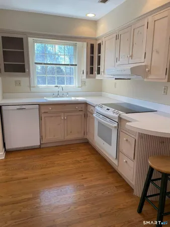 $1,900 | 12 Taunton Lake Drive, Newtown, CT 06470