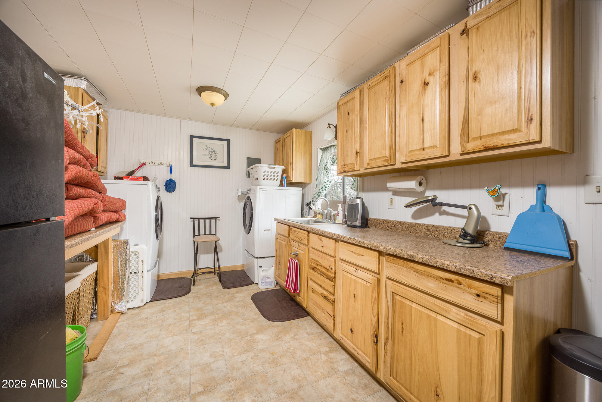 1030 Barrel Cactus Ridge, Unit 39 Benson, AZ 85602 - Photo 17 of 36 a kitchen with stainless steel appliances granite countertop a sink and cabinets