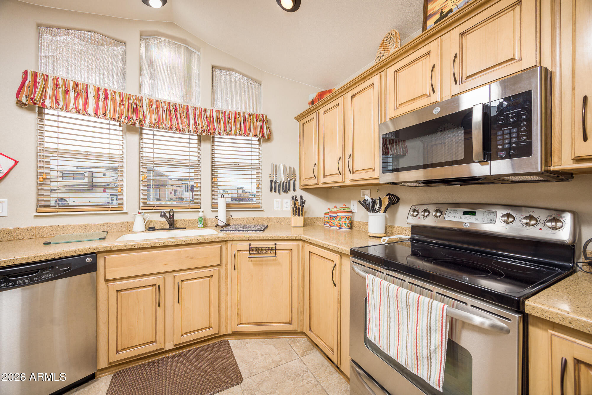 1030 Barrel Cactus Ridge, Unit 39 Benson, AZ 85602 - Photo 7 of 36 a kitchen with stainless steel appliances a sink stove and cabinets