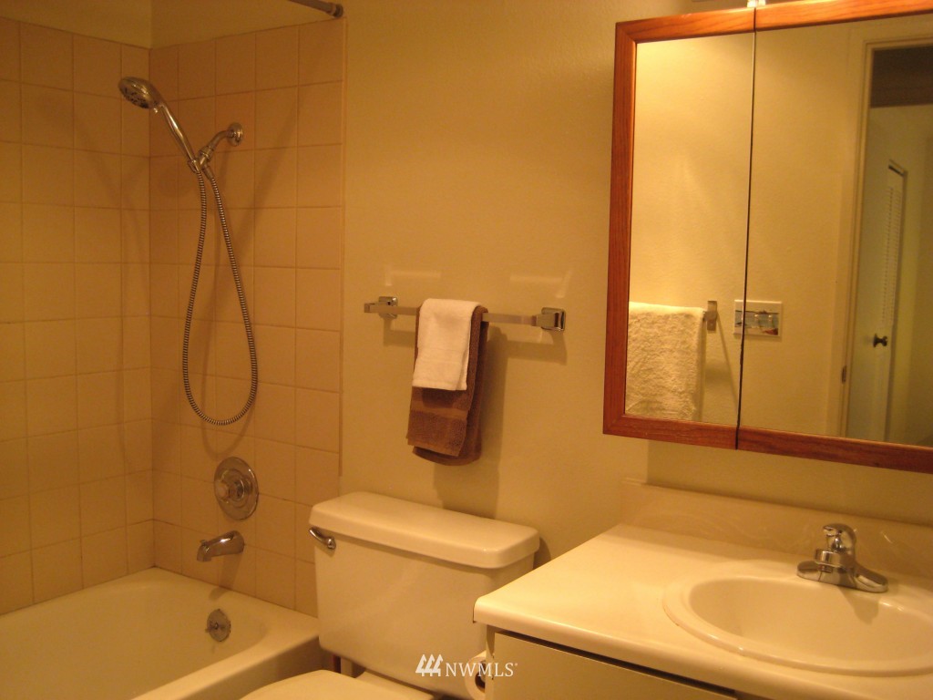 4308 Northeast Sunset Boulevard, Unit A6 Renton, WA 98059 - Photo 7 of 12 Gallery Image 7