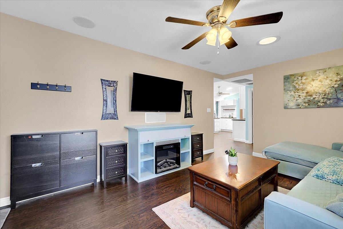 5664 Riverside Drive Olivehurst, CA 95961 - Photo 8 of 59