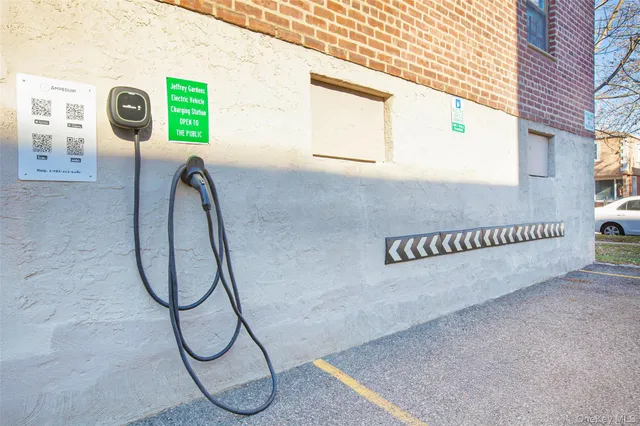 $263,000 | 47-15 216th Street, Unit 3D | Bayside