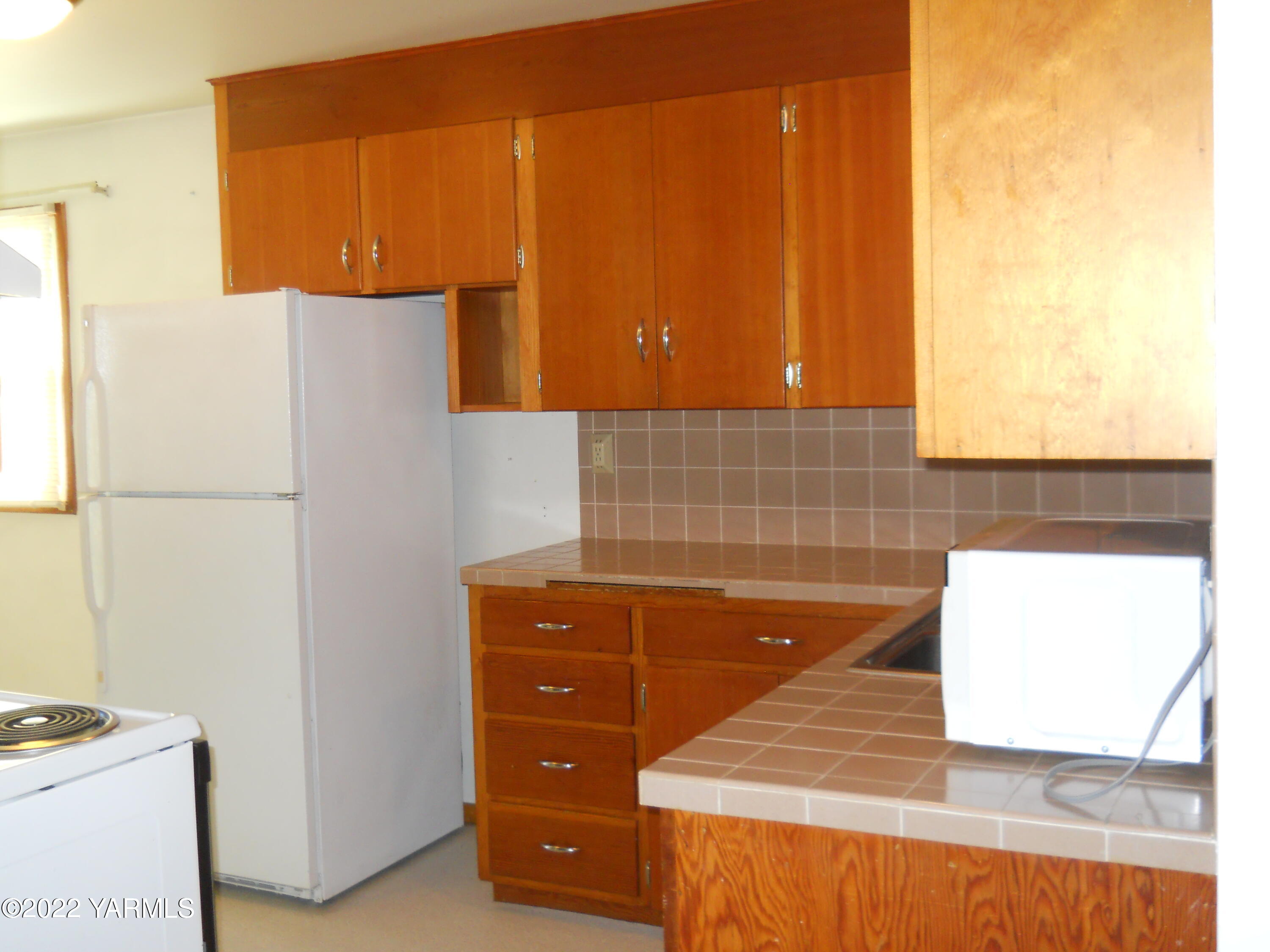 1831 Waneta Road Grandview, WA 98930 - Photo 7 of 19 DSCN0048