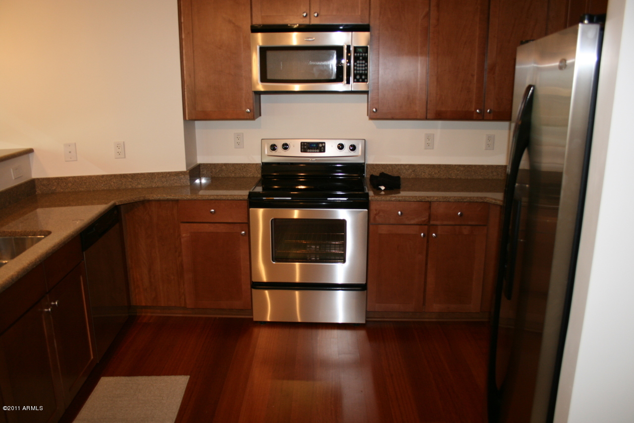 310 South 4th Street, Unit 605 Phoenix, AZ 85004 - Photo 2 of 7 kitchen