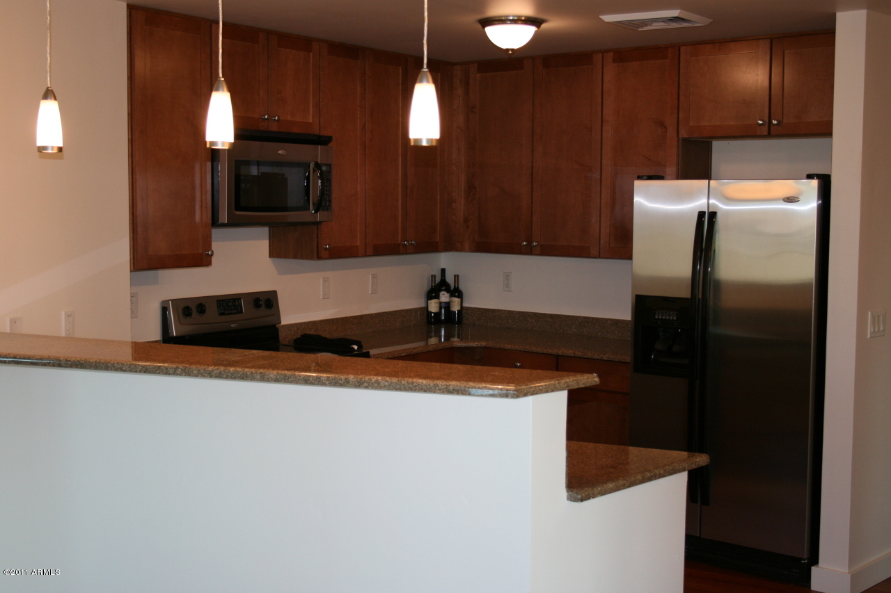 310 South 4th Street, Unit 605 Phoenix, AZ 85004 - Photo 3 of 7 kitchen counter