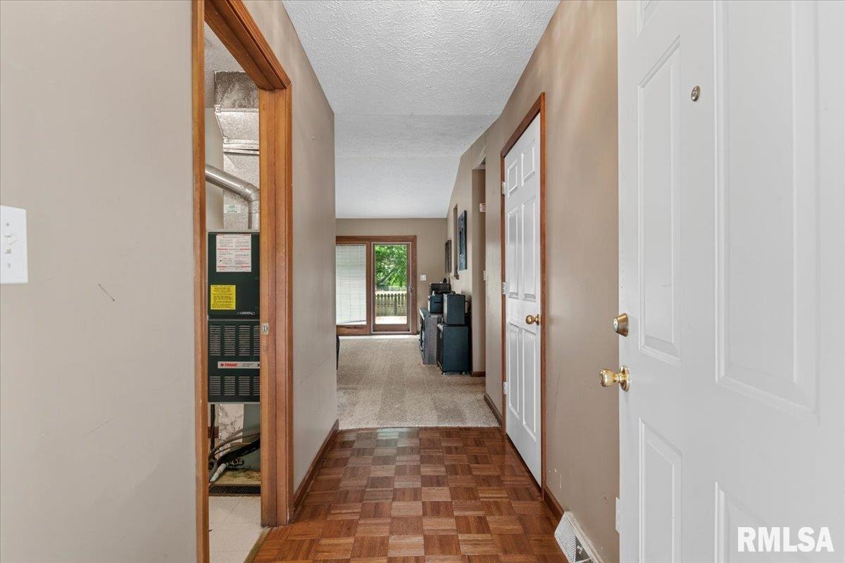 1216 Dani Lane Springfield, IL 62712 - Photo 2 of 32