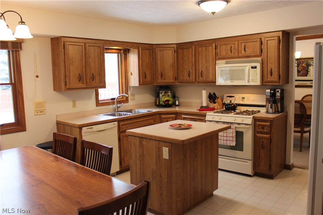6639 Springdale Road Cleveland, OH 44130 - Photo 12 of 33