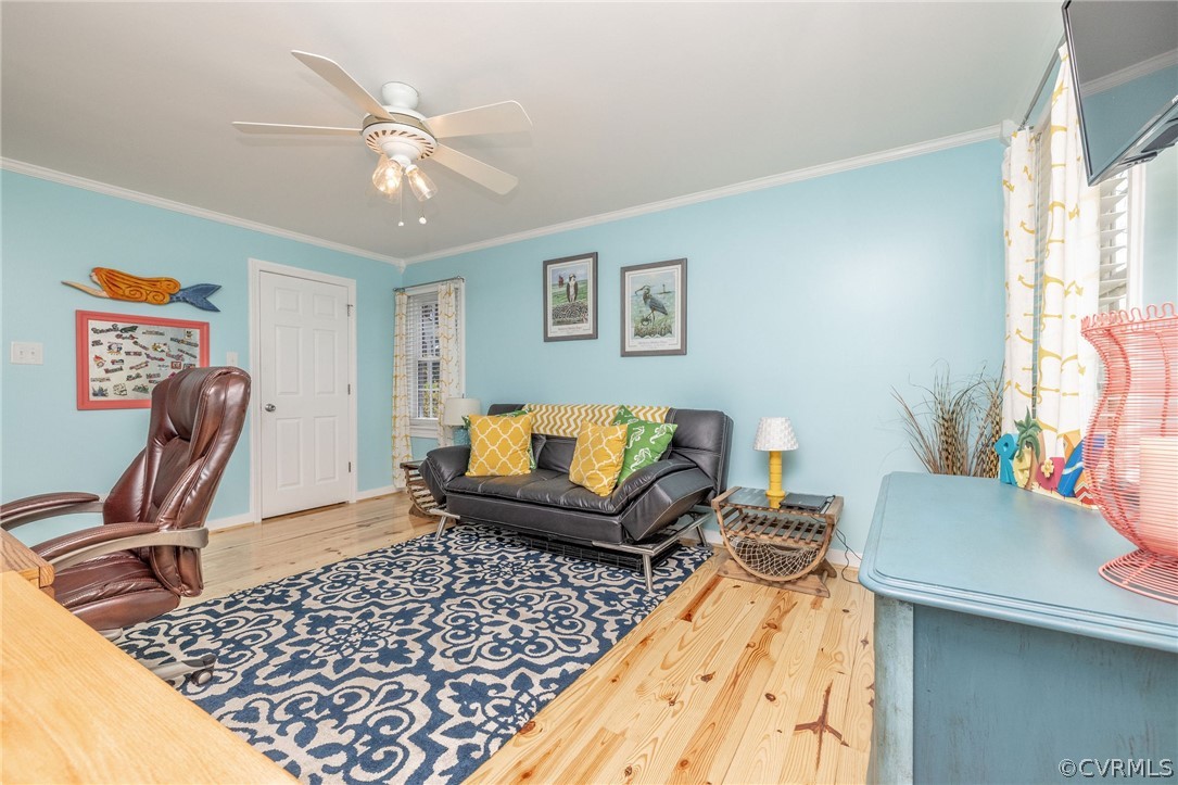 13331 Queensgate Road Midlothian, VA 23114 - Photo 25 of 46 a living room with furniture and a window