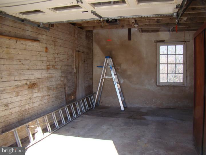 2435 Strasburg Road East Fallowfield, PA 19320 - Photo 21 of 25 Garage