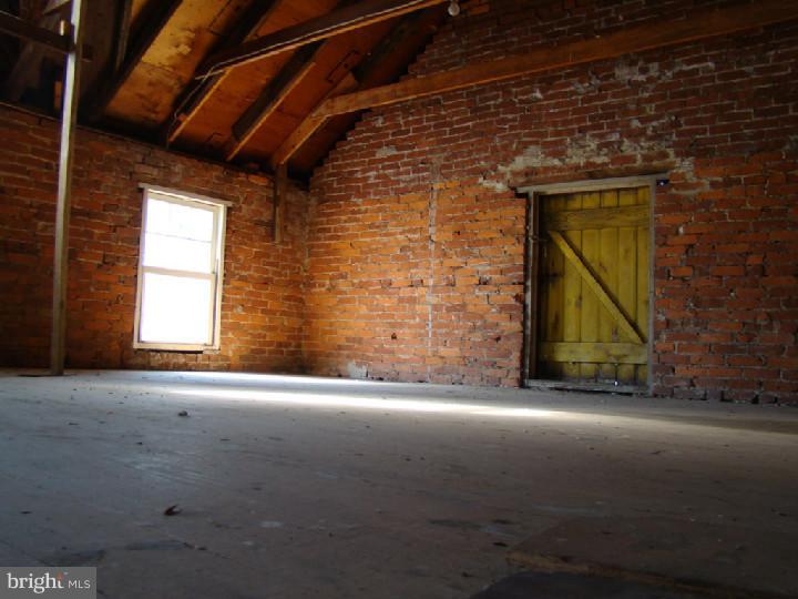 2435 Strasburg Road East Fallowfield, PA 19320 - Photo 22 of 25 Garage