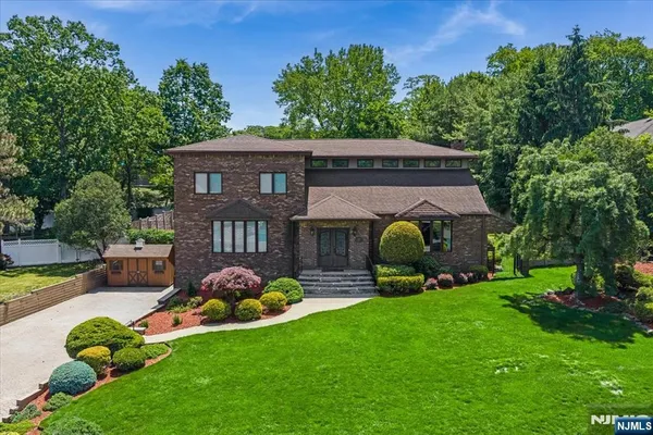 $1,599,000 | 31 Forest Hills Way, Cedar Grove, NJ 07009