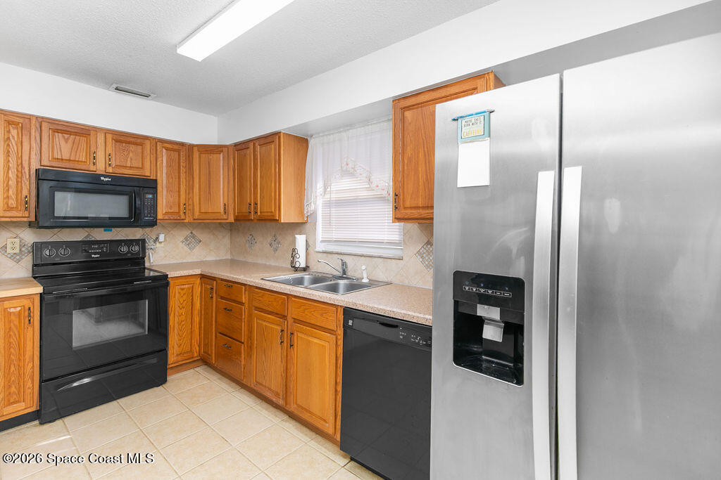 4304 London Town Road, Unit D224 Titusville, FL 32796 - Photo 11 of 23 Kitchen