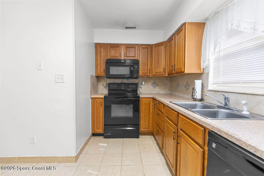 4304 London Town Road, Unit D224 Titusville, FL 32796 - Photo 12 of 23 Kitchen