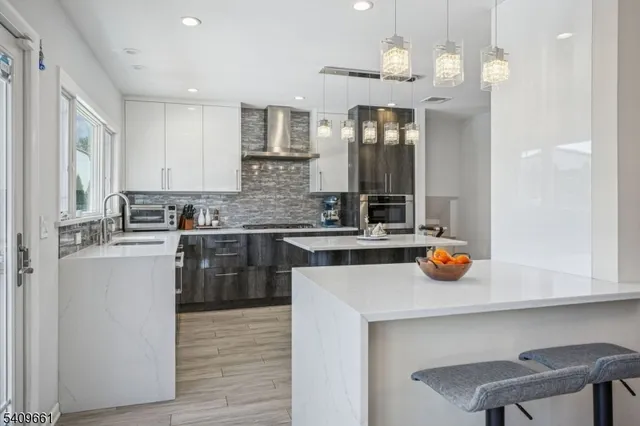 $1,698,000 | 33 Haran Circle, Millburn, NJ 07041