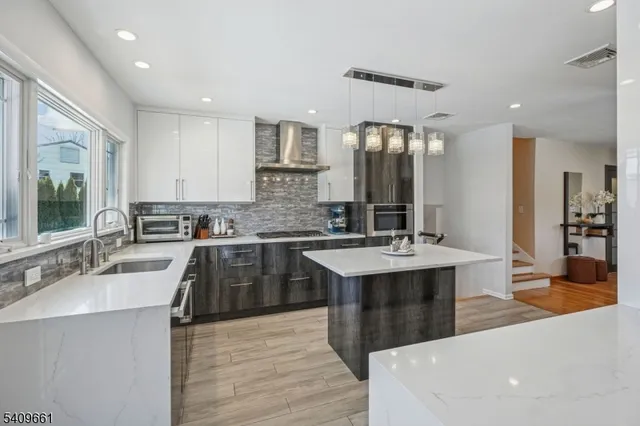 $1,698,000 | 33 Haran Circle, Millburn, NJ 07041