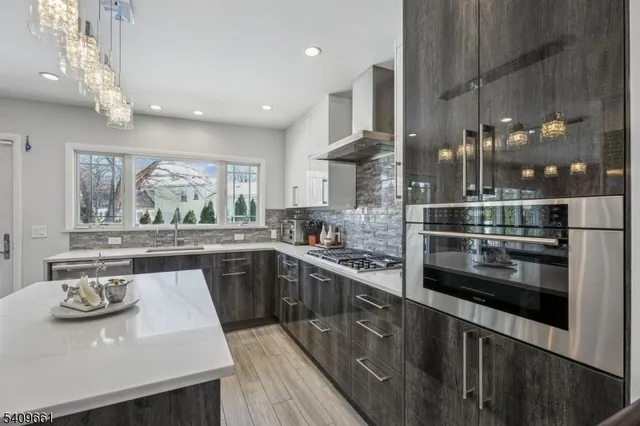 $1,698,000 | 33 Haran Circle, Millburn, NJ 07041