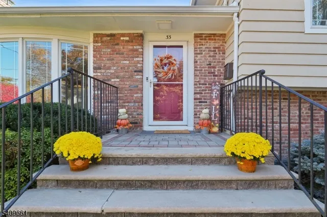 $1,698,000 | 33 Haran Circle, Millburn, NJ 07041