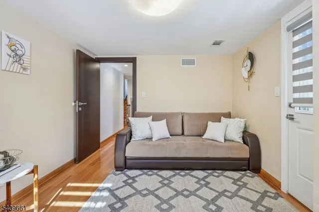 $1,698,000 | 33 Haran Circle, Millburn, NJ 07041