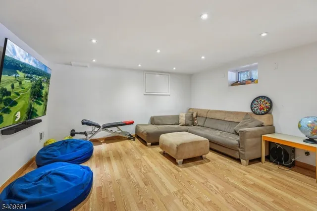 $1,698,000 | 33 Haran Circle, Millburn, NJ 07041