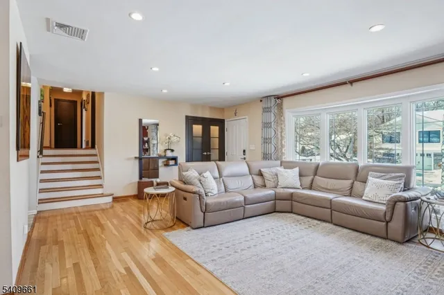 $1,698,000 | 33 Haran Circle, Millburn, NJ 07041