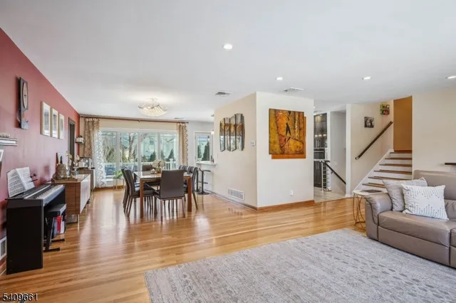 $1,698,000 | 33 Haran Circle, Millburn, NJ 07041