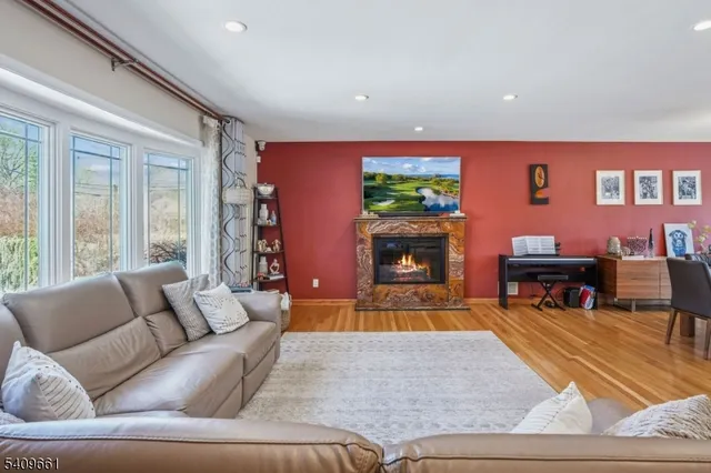 $1,698,000 | 33 Haran Circle, Millburn, NJ 07041