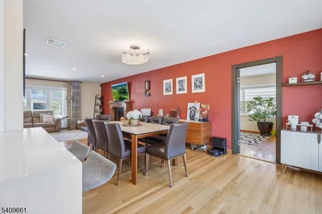 $1,698,000 | 33 Haran Circle, Millburn, NJ 07041